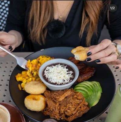 7tyone Restaurant & Coffee Bar by null