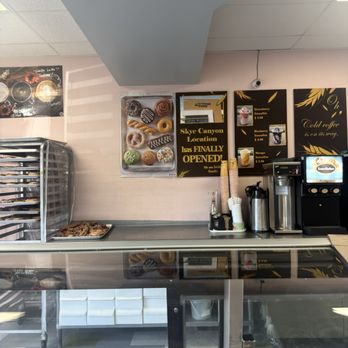 Dee's Donuts - Donuts Near Me - Las Vegas, Nevada