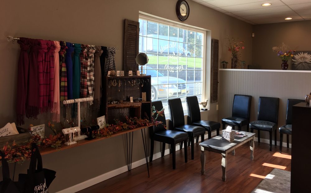 DEREK MICHAELS SALON Updated September 2024 617 Auburn Ave