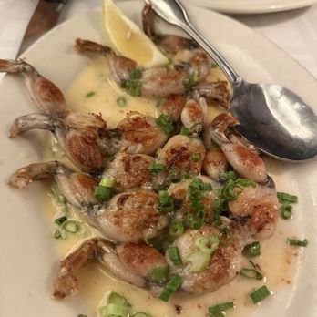 Hugo's Frog Bar & Fish House - Frog Legs - Seafood Near Me - Naperville, Illinois