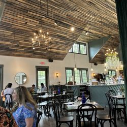 City Scape Winery - Inside the dining room (feat the bar)