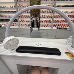 Nailcessity - Manicure station