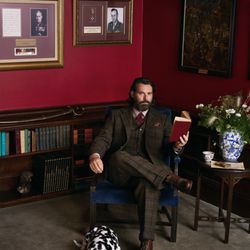 Surmesur - Model wearing a custom 3 piece tweed suit.