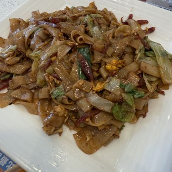 Sunrise Noodle House - Stir-fried Beef Ho Fun - Noodles Near Me - Rosemead, California Sunrise Noodle House - Stir-fried Beef Ho Fun - Noodles Near Me - Rosemead, California