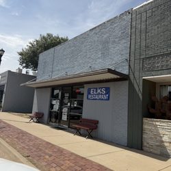 Biddy's On Main - Outside