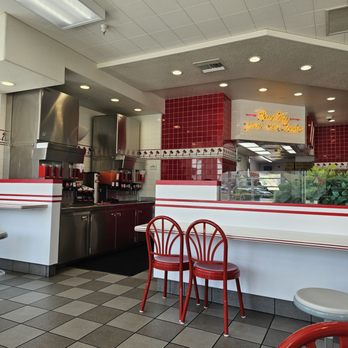 In-N-Out Burger - Inside of the place - Burgers Near Me - San Fernando, California