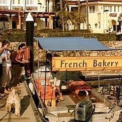 El Horno Francés - Emerics delivering the goods via panaga. Notice the happy cruisers.