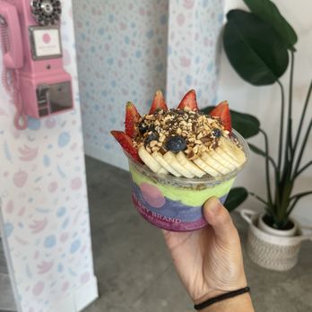 Berry Brand - Ontario Ranch - Top to bottom layers: Pandan, Ube Dream, Pitaya - Acai Bowls Near Me - Ontario, California Berry Brand - Ontario Ranch - Top to bottom layers: Pandan, Ube Dream, Pitaya - Acai Bowls Near Me - Ontario, California