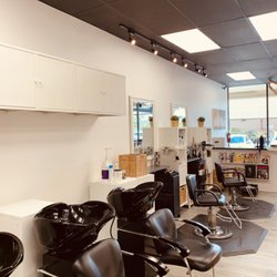 Heaven & Earth Beauty Salon - Working area at Salon