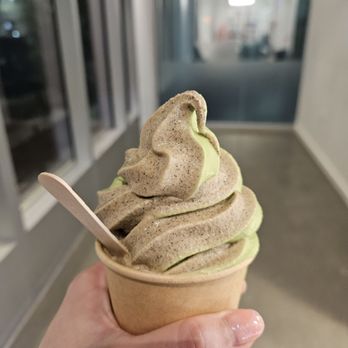 Izumi Matcha - Hojicha and matcha swirl - Coffee & Tea Near Me - San Mateo, California
