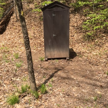 River Highlands State Park - Outhouse on yellow trail - Hiking Near Me - Cromwell, Connecticut