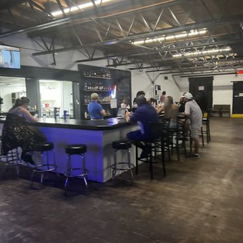 Abilene Golf Studio - people sitting at the bar - Golf Near Me - Abilene, Texas Abilene Golf Studio - people sitting at the bar - Golf Near Me - Abilene, Texas