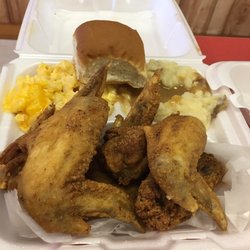 Martin's Soul Food - Fried chicken dinner with side of Mac n cheese and potatoes & gravy