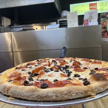 Verrazano Pizza - Medium pepperoni and olive (8 slices) - Pizza Near Me - Las Vegas, Nevada Verrazano Pizza - Medium pepperoni and olive (8 slices) - Pizza Near Me - Las Vegas, Nevada