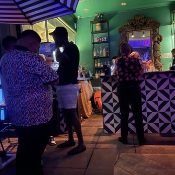 Reina Rooftop - Cocktail Bars Near Me - Austin, Texas