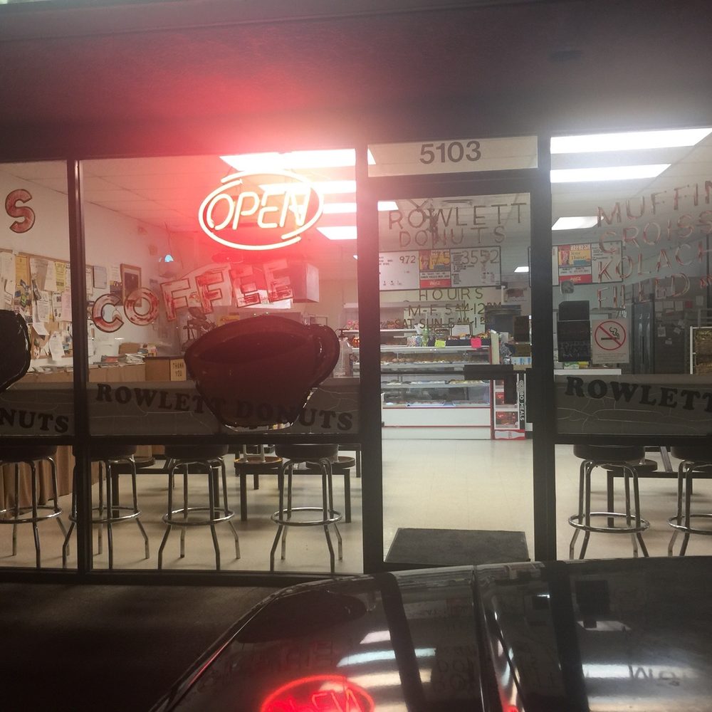Rowlett Donuts - the outside of the store - Donuts Near Me - Rowlett, Texas