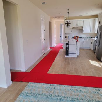 Black Swan Moving - Protected the floors from coming in with the dolly with rubber floor runners. - Movers Near Me - Orange City, Florida Black Swan Moving - Protected the floors from coming in with the dolly with rubber floor runners. - Movers Near Me - Orange City, Florida