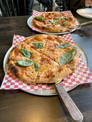 Yearling Pizza by null