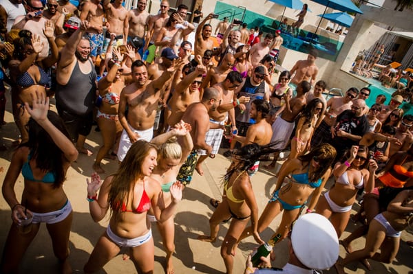 Sapphire Pool & Dayclub by null