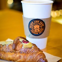 Black Lion Cafe - Caramel latte