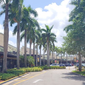 The Colonnade Outlets - Shopping Centers Near Me - Sunrise, Florida