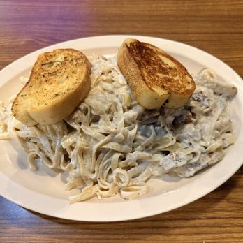 Sam's Southern Eatery - Fettuccini with Chicken - Seafood Near Me - Shreveport, Louisiana Sam's Southern Eatery - Fettuccini with Chicken - Seafood Near Me - Shreveport, Louisiana