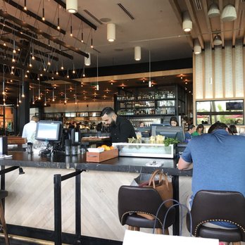 Earls Kitchen + Bar - New American Near Me - Miami, Florida