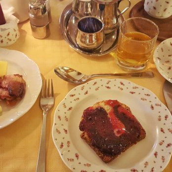 Hotel Edelweiß - The fresh breads and jams were the highlight of breakfast for me - Hotels Near Me - Garmisch-Partenkirchen, BY