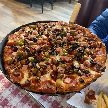Rock Reef Cafe - Deluxe Supreme Combo Pizza - Pizza Near Me - Torrey, Utah Rock Reef Cafe - Deluxe Supreme Combo Pizza - Pizza Near Me - Torrey, Utah