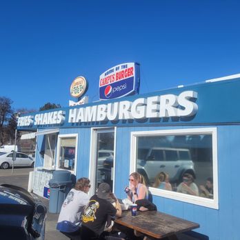Williams Campus U-Tote Em - Outdoor seating area - Burgers Near Me - Ellensburg, Washington Williams Campus U-Tote Em - Outdoor seating area - Burgers Near Me - Ellensburg, Washington