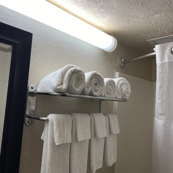 Quality Inn - bathroom towels - Hotels Near Me - Stuart, Florida Quality Inn - bathroom towels - Hotels Near Me - Stuart, Florida