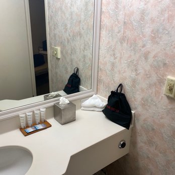 Radisson Hotel Duluth-Harborview - 1960s bathroom - Hotels Near Me - Duluth, Minnesota