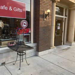 4square Cafe & Gifts