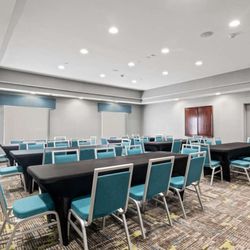 Hampton Inn & Suites Mount Pleasant - Meeting Room