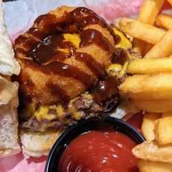 Shorts Bar & Grill - Johnny Cowboy Burger