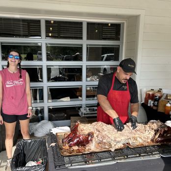 Moe's Original Bar B Que - Pig pick at the 10 year celebration! - Barbeque Near Me - Foley, Alabama