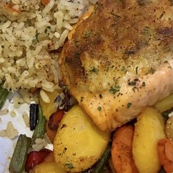 Alley Oops - Salmon with all kinds of colorful vegetables and rice