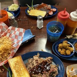 Dink's Pit Bar-B-Que - Dinks platter