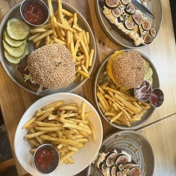 Sonnyboy - fig toast. burger. chicken sandwich - Breakfast & Brunch Near Me - New York, New York