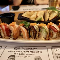 Rainbow roll / spicy tuna roll