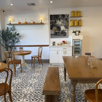 Ugo - inside seating - Cafes Near Me - Redondo Beach, California Ugo - inside seating - Cafes Near Me - Redondo Beach, California