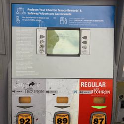 Chevron - The screen is un unreadable and most of the buttons don't work on these pumps.