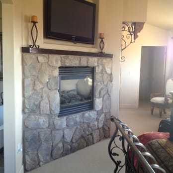 Villa Nel Mondo - fireplace - Bed & Breakfast Near Me - Paso Robles, California Villa Nel Mondo - fireplace - Bed & Breakfast Near Me - Paso Robles, California