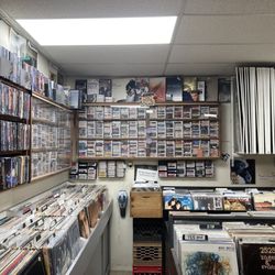 Mr. Cheapo - The wall of cassettes