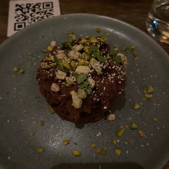 Malro - Mousse au chocolat, pistaches caramélisées, biscuit au cacao et à la fleur de sel - Mediterranean Near Me - Paris, 75