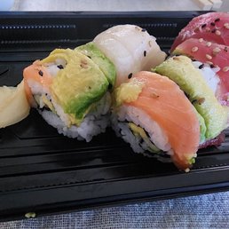 A very sad rainbow roll A very sad rainbow roll