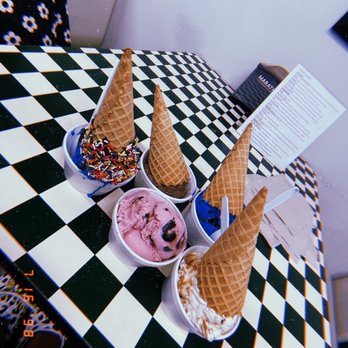 Old School Ice Cream - c is for cookie. twixie. black cherry. captain's chocolate - Ice Cream & Frozen Yogurt Near Me - Belleview, Florida
