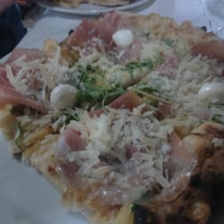 La Carmencita - Pizza prosciutto rucola mozzarella e scaglie di parmigiano