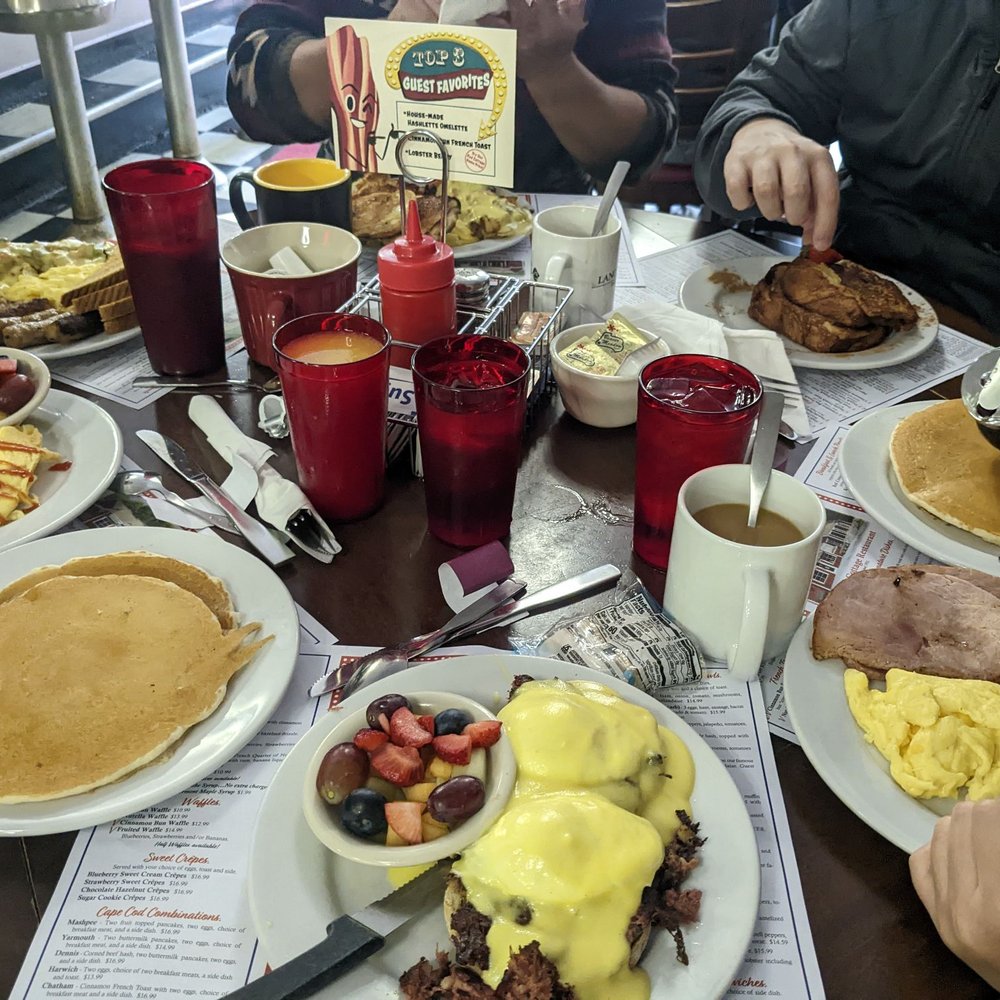 Red Cottage Restaurant - Table for 8 - Breakfast & Brunch Near Me - South Dennis, Massachusetts