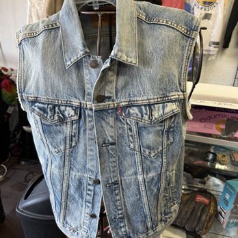 Unique Stylez Thrift Store - Thrift Stores Near Me - Rialto, California